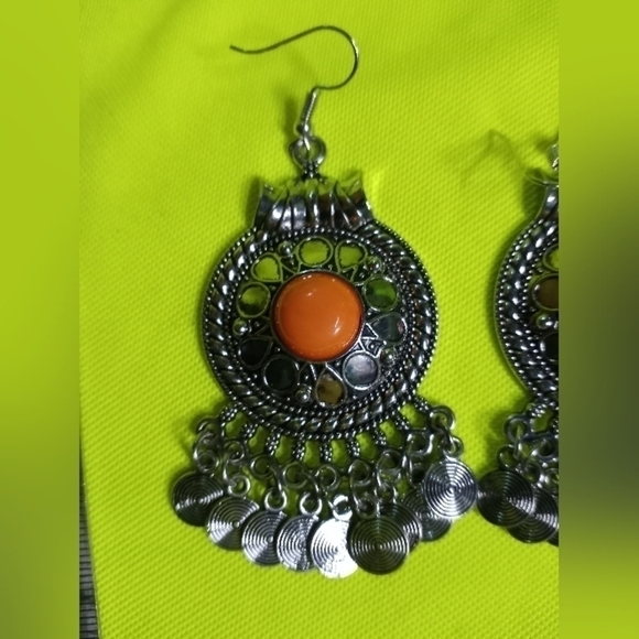 Silvertone orange dangle wire earrings - Picture 4 of 5